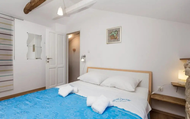 Beautiful Home in Brzac With Wifi and 2 Bedrooms