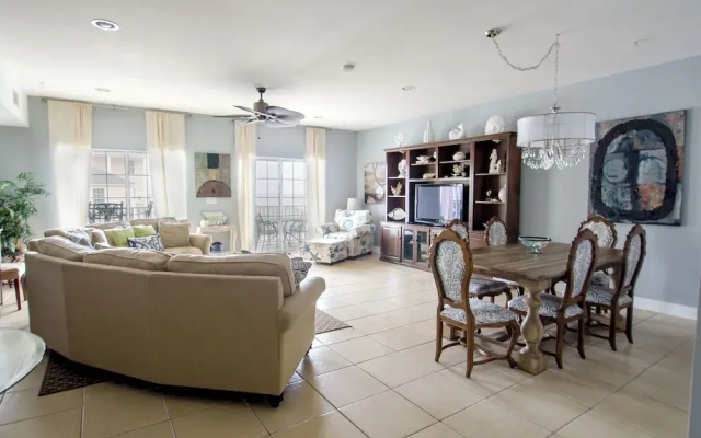 Coconut Grove - 403