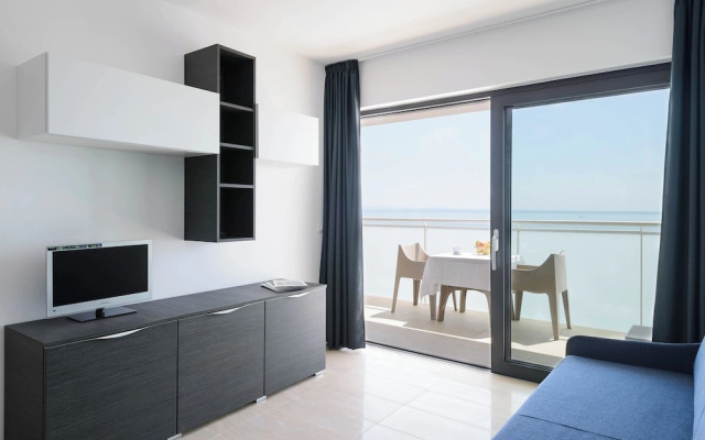 Chic Flat Just Steps From the Beach