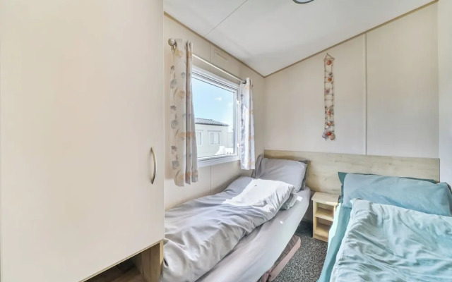 Sleeps 8 - Communal Spa Access - Parking