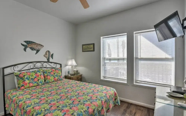 Bayfront Fishing Pier: Galveston Island Home!