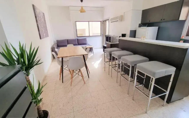 Cozy Beach Apt / 100 MBit+ Netflix / Near Airport