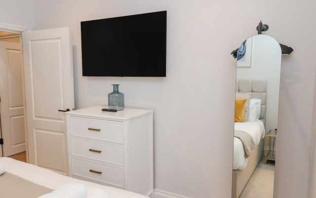 The Salisbury Apartment 205