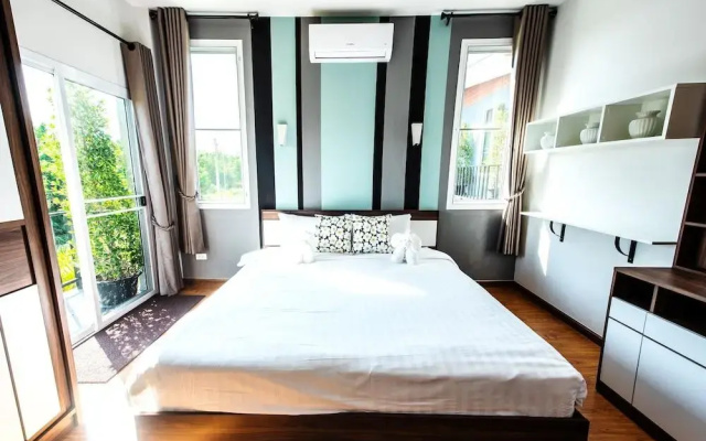 Villa Rajapruek Entire 3 villas 7 bedrooms near airport