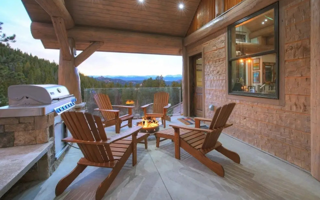 Skyrun 2 Bedroom Cabin by RedAwning