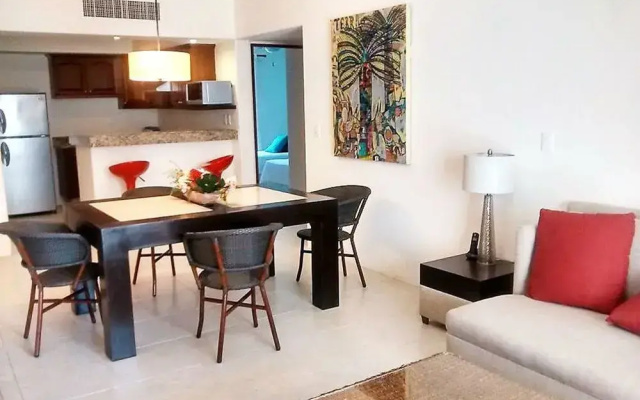 Luna Maya condo free access to Beach club