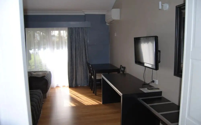 Airlie House Motor Inn