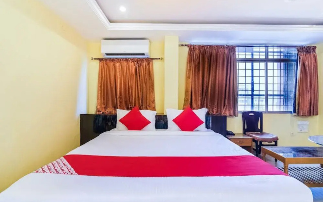 Oyo Flagship 41595 Gayatri Grand