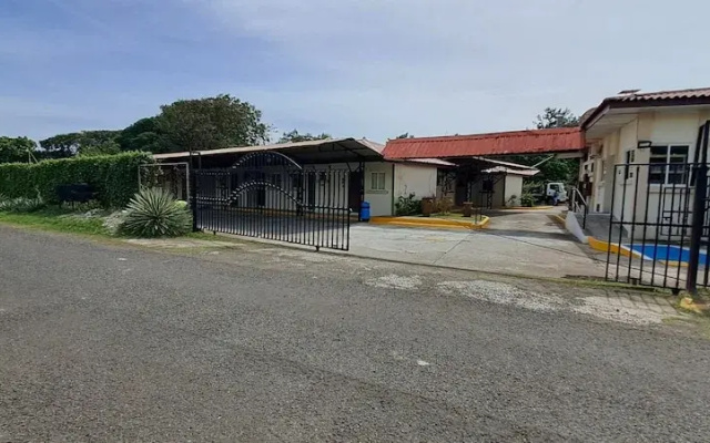 Mi Casa Asi de Grande