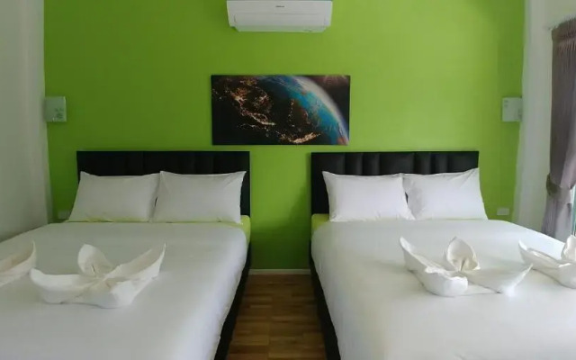 Thipburee Riverside Hotel