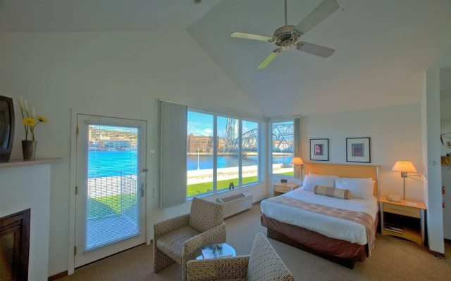South Pier Inn