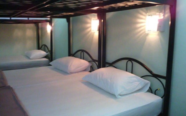 Baan Mook Anda Hostel