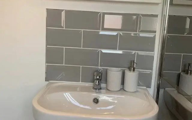 Seaside Chic Loft Apartment in Leigh-on-sea