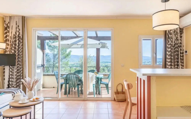 Riverfront Family Stay With Balcony