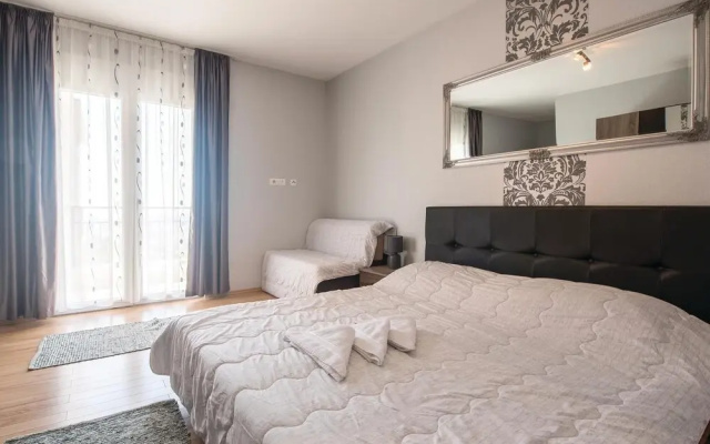 Awesome Home in Solin With Sauna, Wifi and 5 Bedrooms