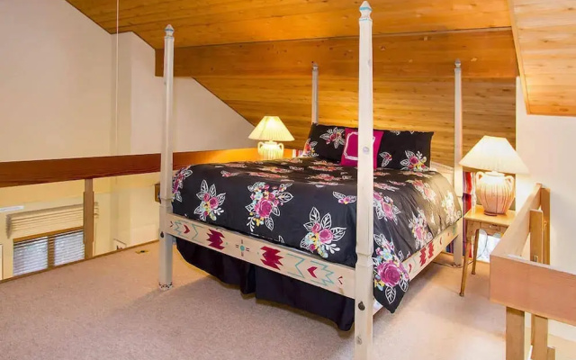Snowcreek #630 - Near Lakes & Golf!