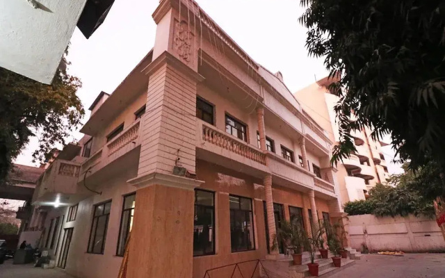 Oyo 26657 Vrindaban Guest House