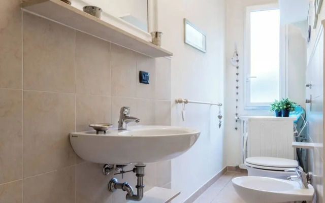 JOIVY Cozy Flat for 4 w/ Patio, Nearby Navigli