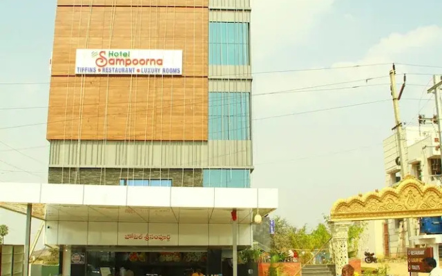 Sri Sampoorna Hotel