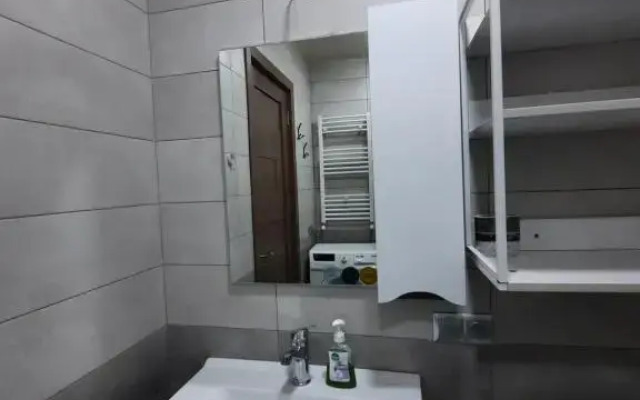 Apartment 32