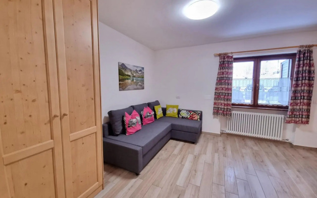 FRAINES 18 : typical two-room apartment.-198 Fraines 18