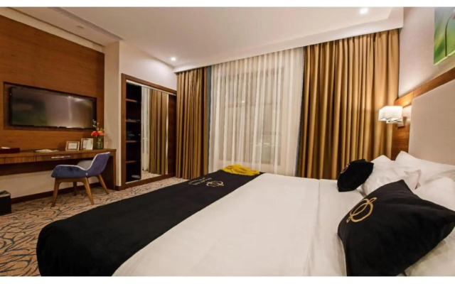 Sunday Emerald Hotel