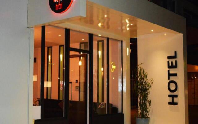 Select City Center Hotel Тирана вид на фасад