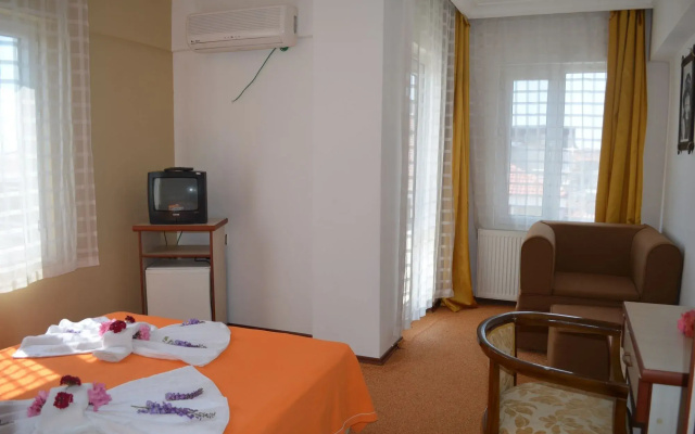 Megas Hotel