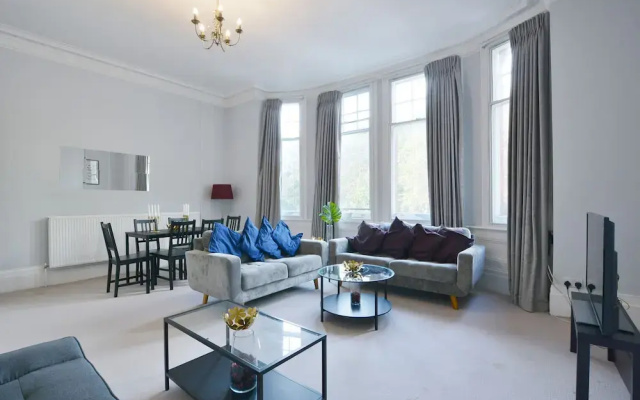 The Knightsbridge Apartment
