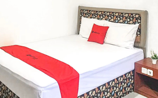 RedDoorz near Bukit Darmo Golf