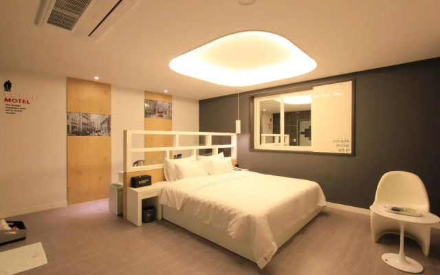 Couple Hotel