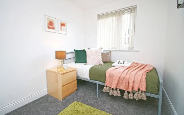 Isla House - Newport City Centre - Sleeps 7