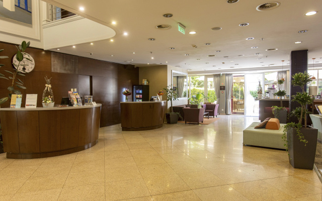 Lions Garden Hotel