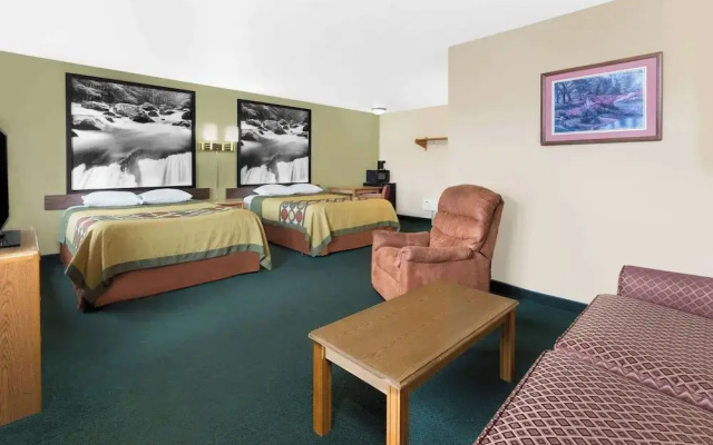 Super 8 Motel - Antigo
