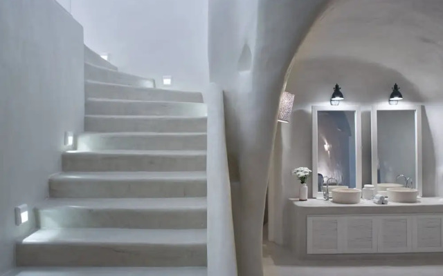Villa Ioli With Stunning Caldera Views