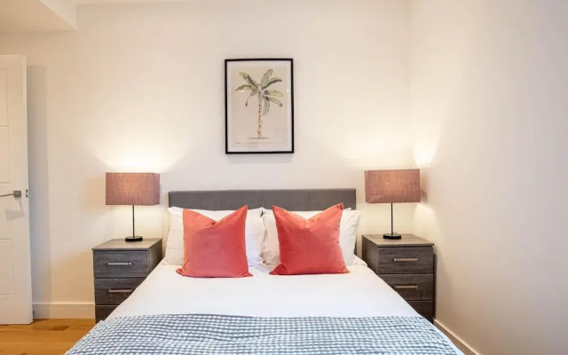 One Bed - Queensmere Shopping Centre by Belvilla