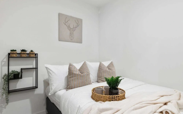 A Chic 2BR Apt Right Next to Melbourne Central