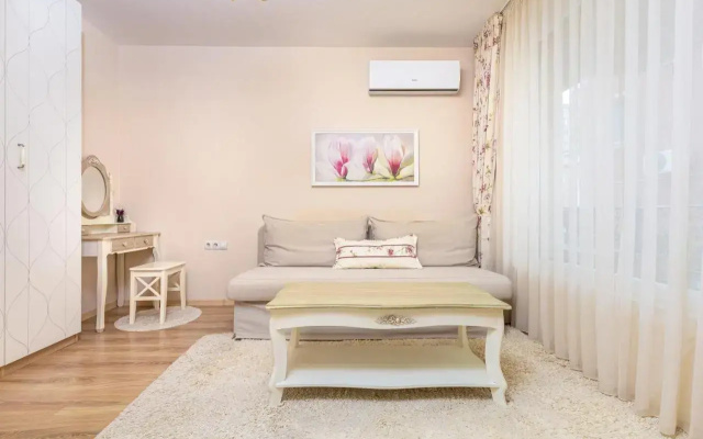 Bright & Cozy 1BD Flat with a Charming Terrace