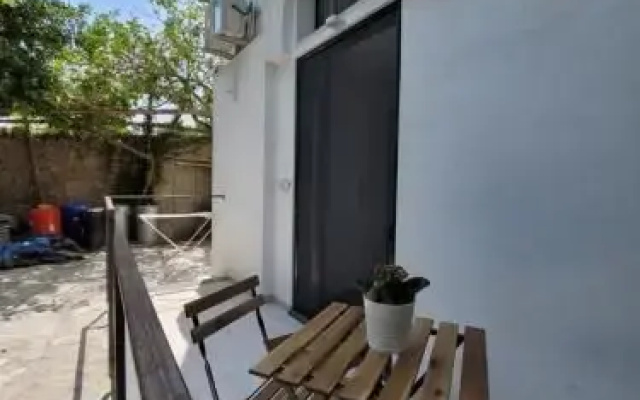 L & F Apartment's