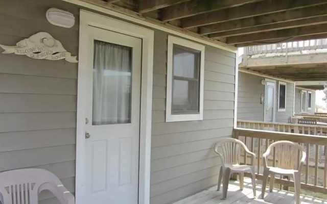 26 Salty Dogs Studio Bedroom Condo by RedAwning