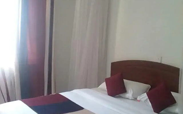 Dlux Hotel