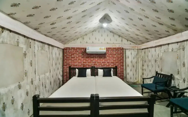 Hoppers Leeway Jungle Camp