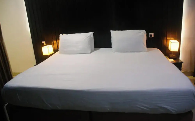 Royal Crest hotel and suite
