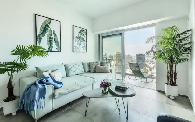 Opulent Ease 2BR Apt in Midtown