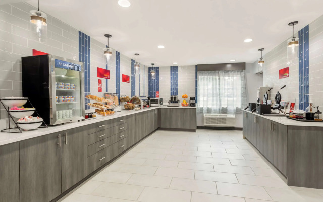Best Western Plus Cleveland Inn & Suites