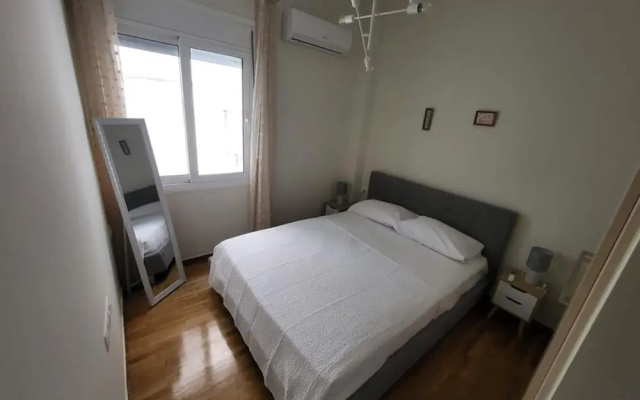 2 bd Renovated Flat at Acropolis