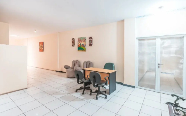 Super OYO 1868 J&b Room Pramuka