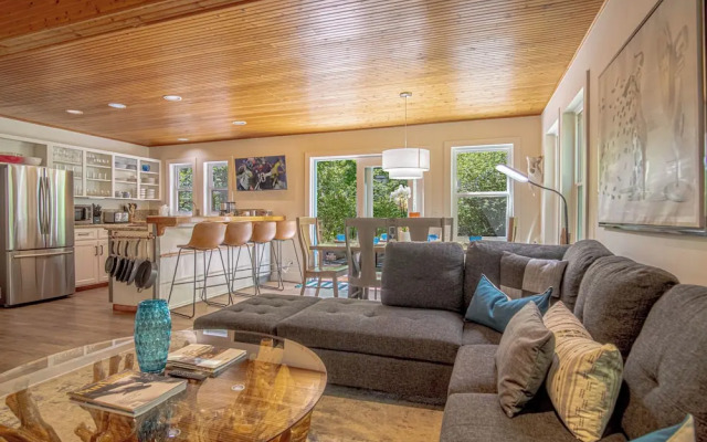 Red Elephant 4BR - Fire Pit - River & Downtown