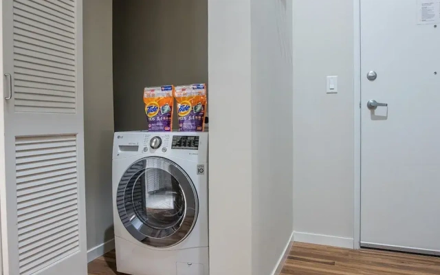 1 BR & 2 BR Apt in Central Business District by Frontdesk