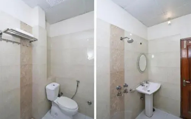 Oyo 28098 Hotel Dhingra Palace